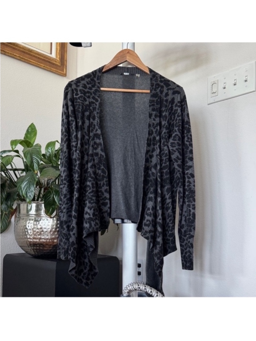 Tahari Leopard Knit Open front Sweater cardigan Sz M Black Gray